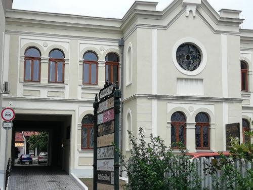 Kincsem Apartman Еґер Екстер'єр фото